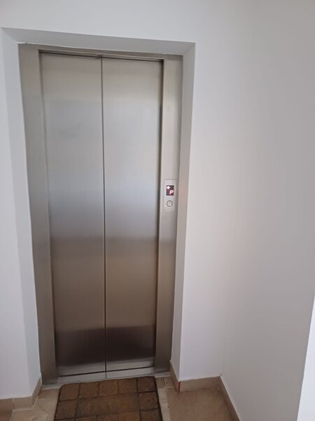 Crangasi, 150 m de metrou, apartament 3 camere decomandate.