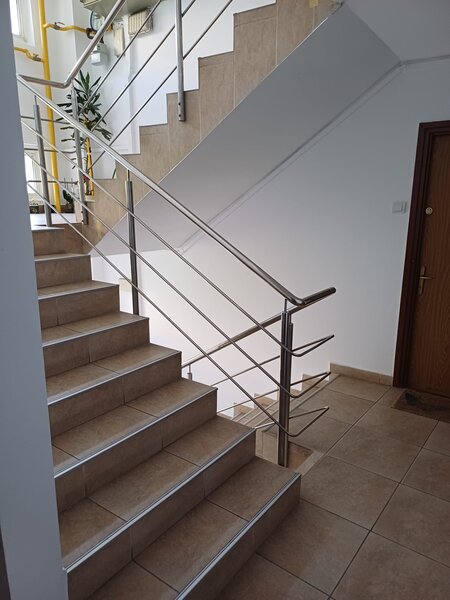 Crangasi, 150 m de metrou, apartament 3 camere decomandate.