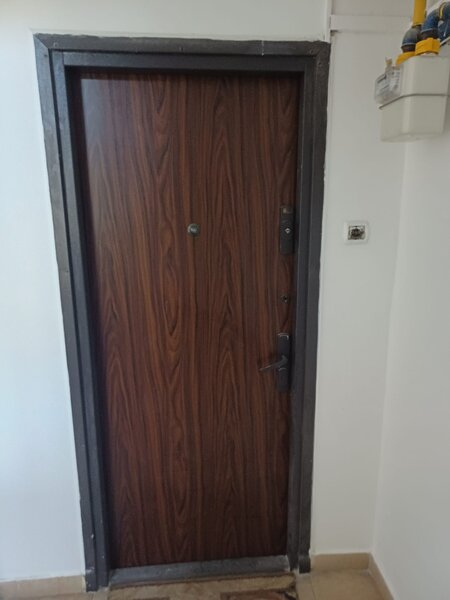 Crangasi, 150 m de metrou, apartament 3 camere decomandate.