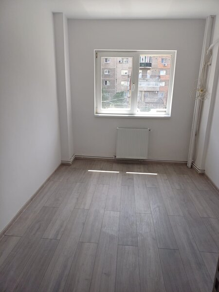 Crangasi, 150 m de metrou, apartament 3 camere decomandate.