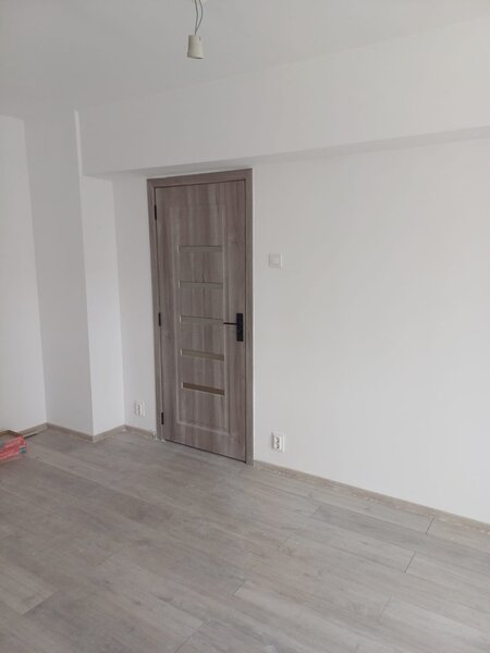 Crangasi, 150 m de metrou, apartament 3 camere decomandate.